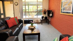 TV, DVD player, stereo - Acacia @ Boomerang Beach (Boomerang Beach)