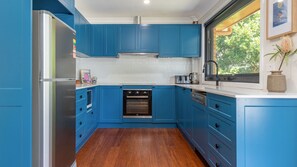 Fridge, oven, stovetop, dishwasher - Barrels at Boomerang (Boomerang Beach)