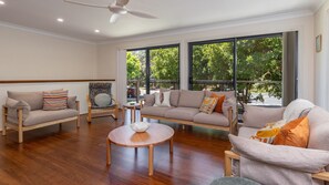 TV, DVD player - Barrels at Boomerang (Boomerang Beach)