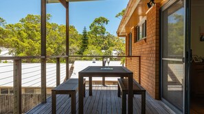 Outdoor dining - Barrels at Boomerang (Boomerang Beach)
