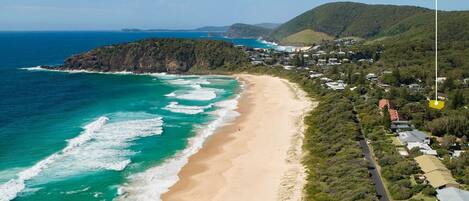 بالقرب من الشاطئ