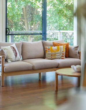 TV, DVD player - Barrels at Boomerang (Boomerang Beach)