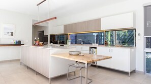 Fridge, microwave, oven, stovetop - Boof's at Blueys Beach (Blueys Beach)