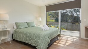 4 bedrooms, iron/ironing board, internet, bed sheets - Boof's at Blueys Beach (Blueys Beach)