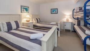 4 bedrooms, iron/ironing board, Internet, bed sheets
