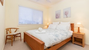 3 bedrooms, iron/ironing board, internet, bed sheets