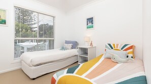 3 bedrooms, iron/ironing board, internet