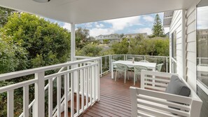 Outdoor dining - Spinnaker 1 @ Boomerang Beach (Boomerang Beach)