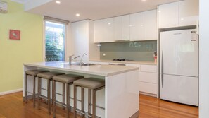 Fridge, microwave, oven, stovetop - The Beach House @ Lizzie (Elizabeth Beach)
