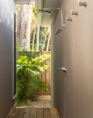 Property grounds - The Beach House @ Lizzie (Elizabeth Beach)