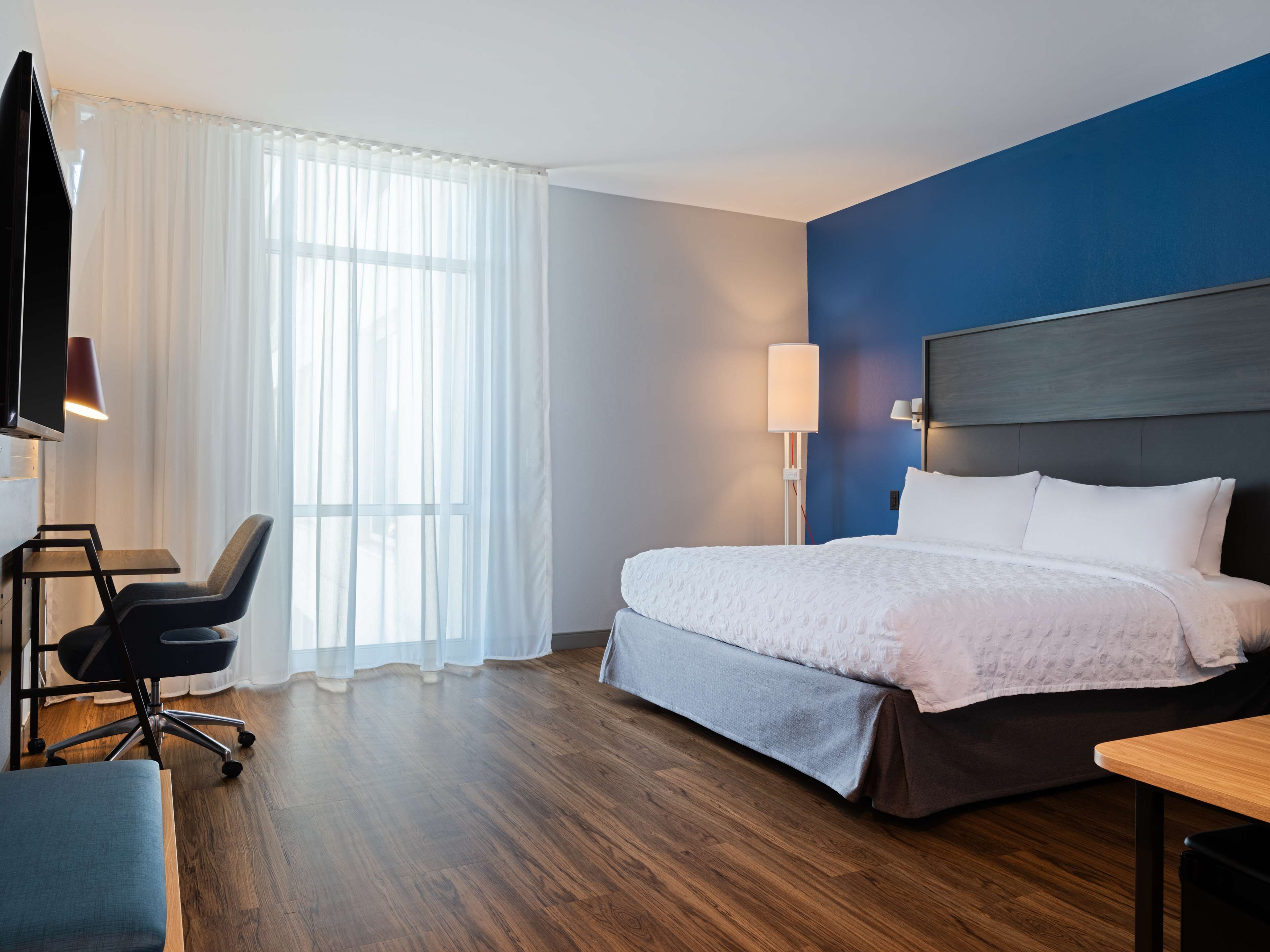 客房, 1 张特大床, 无障碍 (Roll-In Shower) | 免费 WiFi