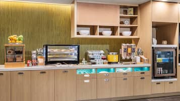 Buffet déjeuner gratuit tous les jours