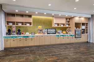 Café da manhã com buffet grátis todos os dias