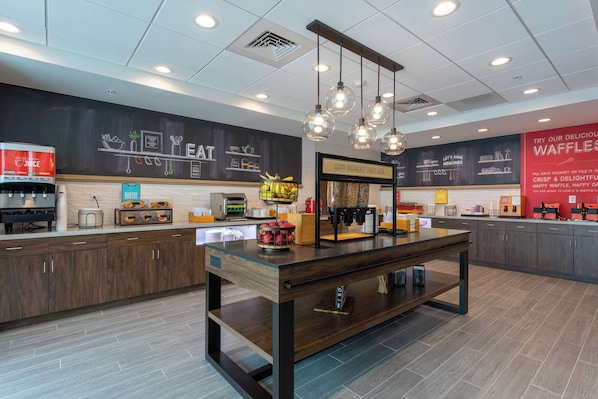 Free daily buffet breakfast - Hampton Inn Marianna I-10 (Marianna)