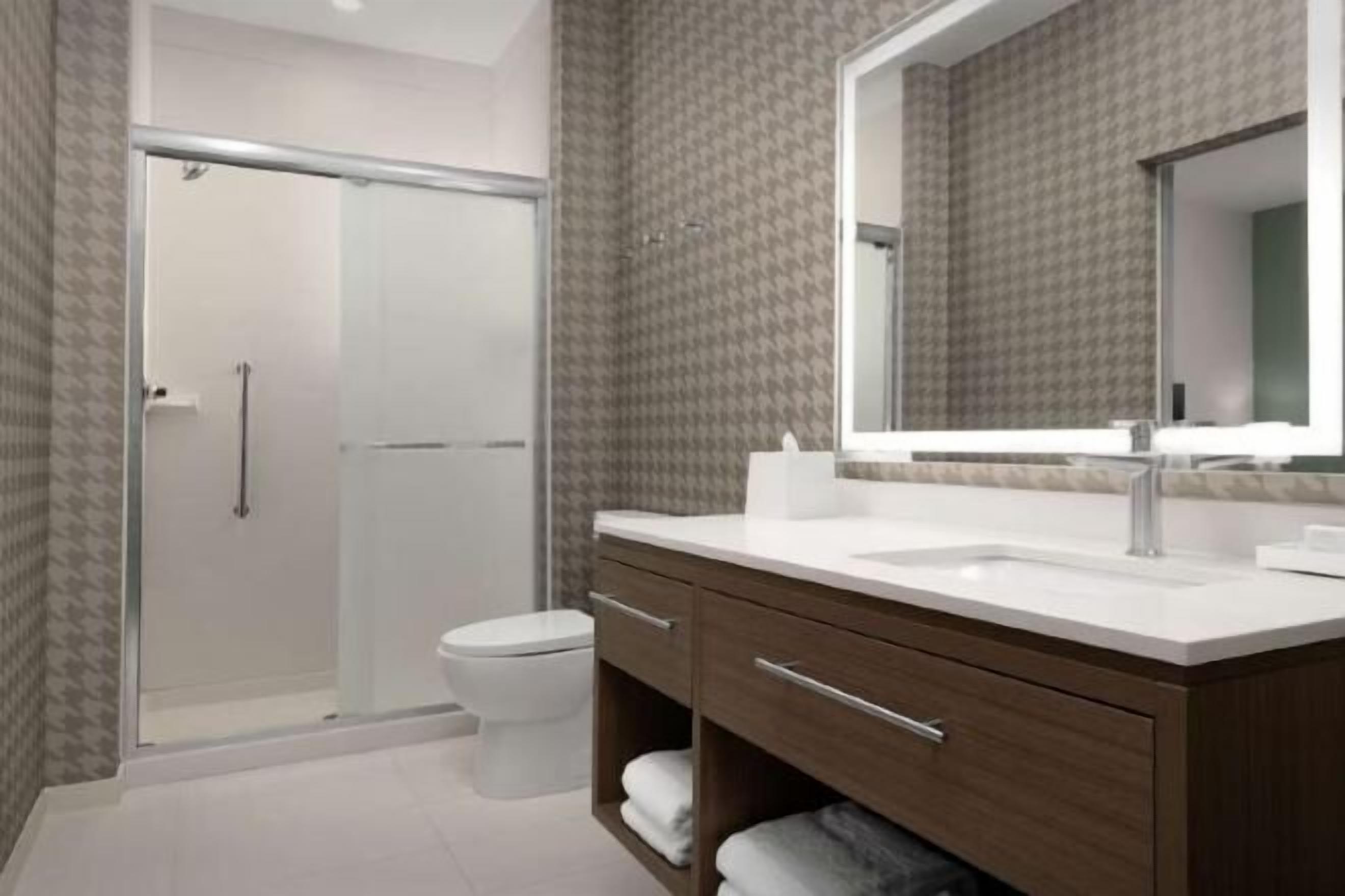 Bathroom | Hair dryer, towels, soap, shampoo