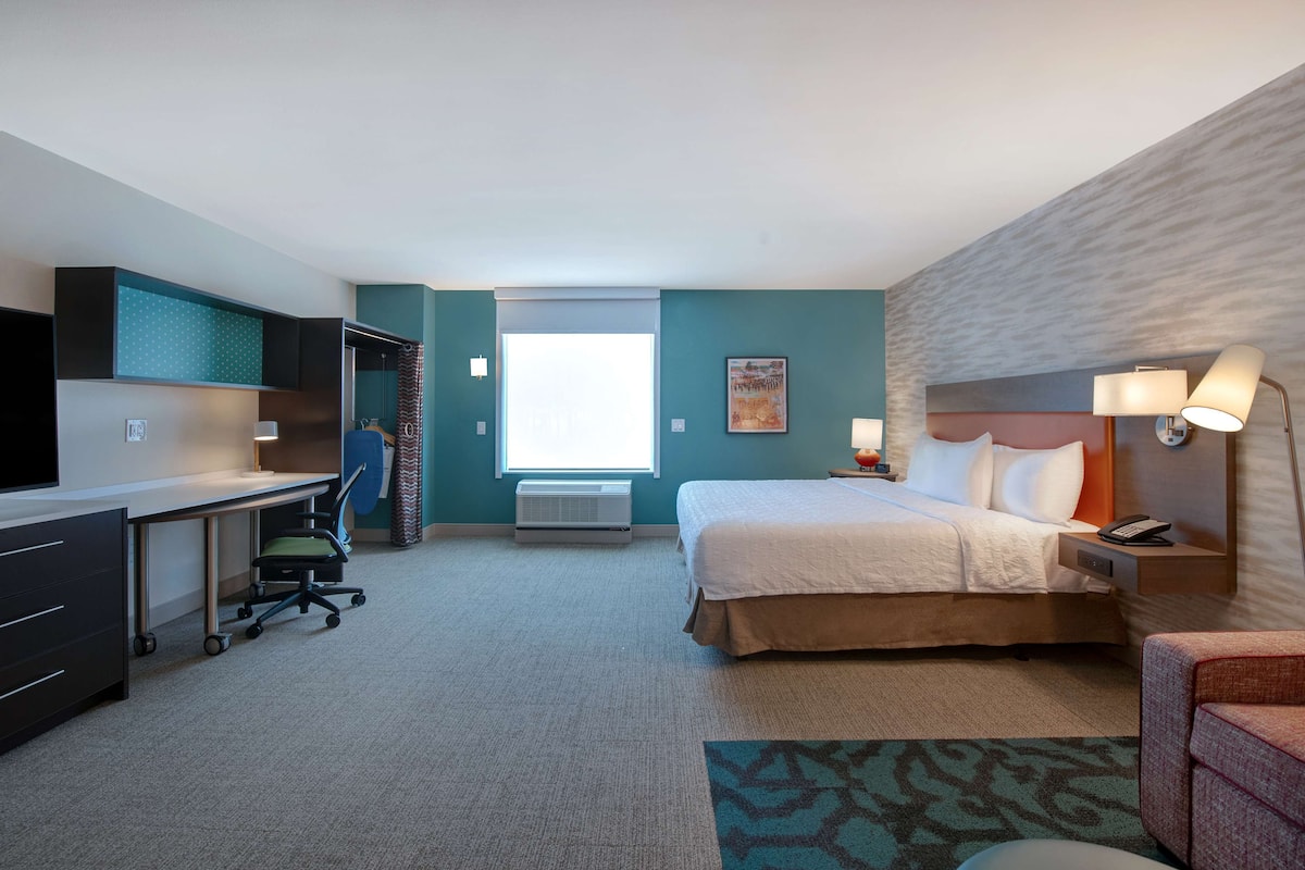 Pillow-top beds, desk, laptop workspace, blackout curtains