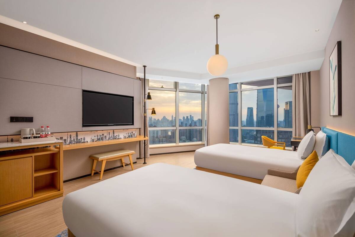 Down comforters, minibar, in-room safe, desk