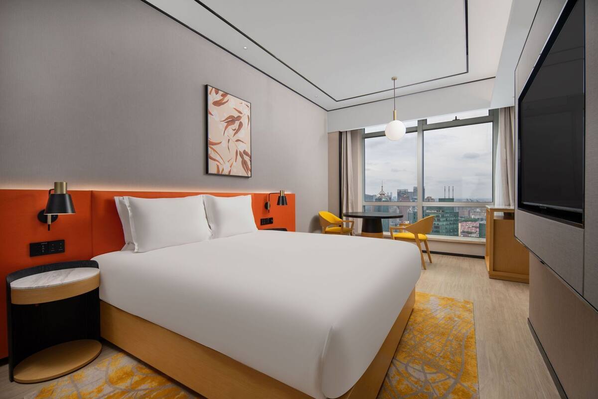 Down comforters, minibar, in-room safe, desk