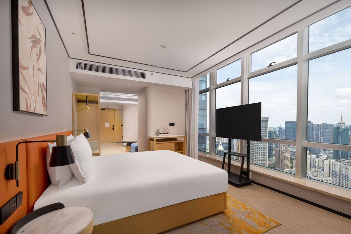 Down comforters, minibar, in-room safe, desk