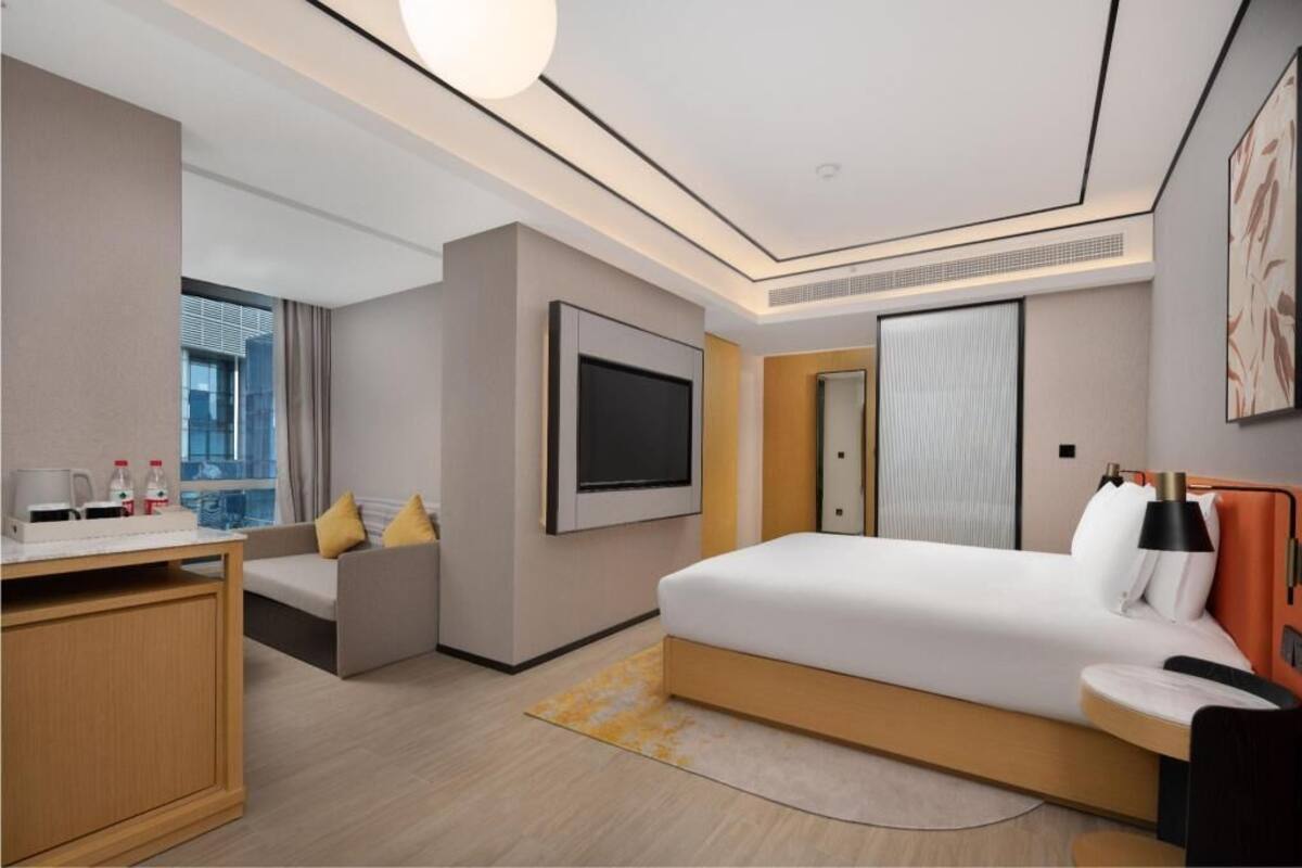 Down comforters, minibar, in-room safe, desk