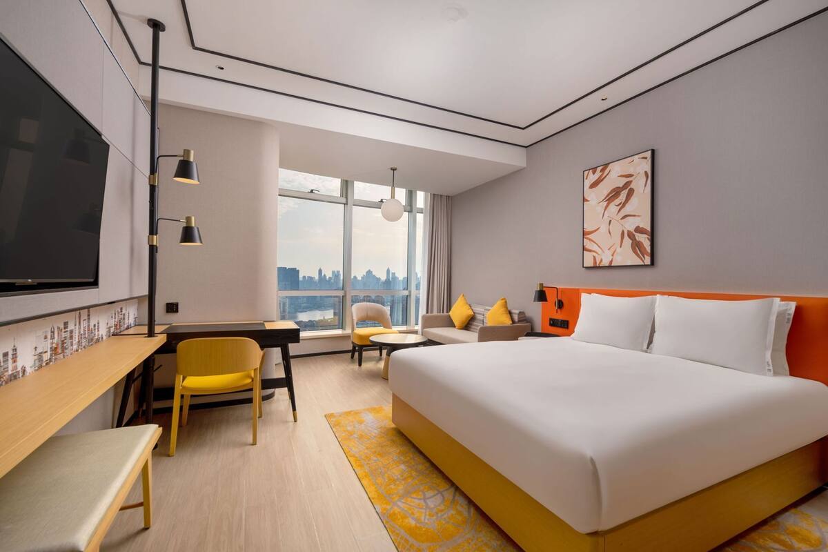 Down comforters, minibar, in-room safe, desk