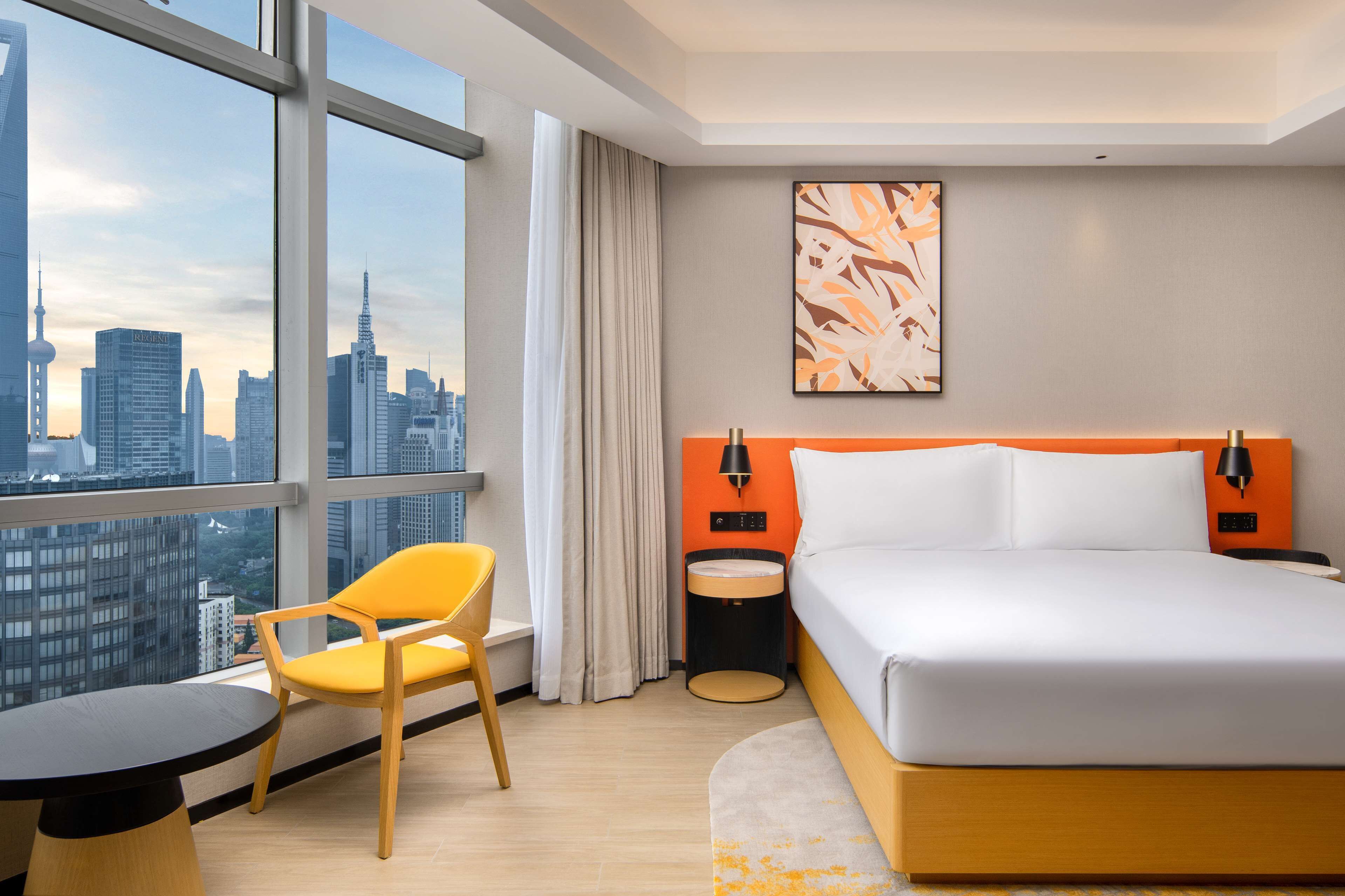 Deluxe Room, 1 King Bed | Down comforters, minibar, in-room safe, desk