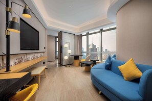 Deluxe Suite, 1 King Bed | Living area