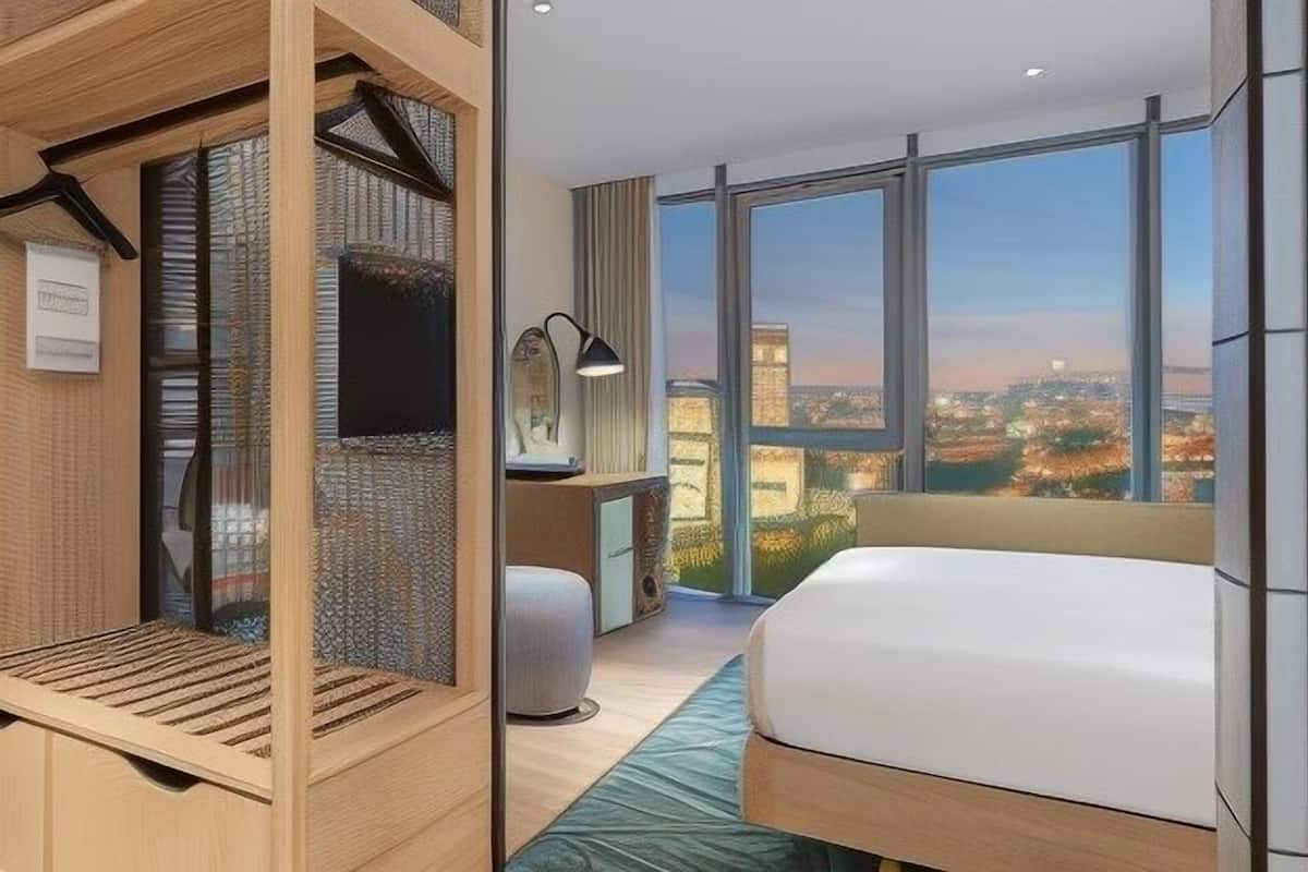 1 bedroom, hypo-allergenic bedding, in-room safe, desk