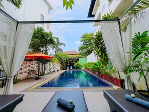 Hồ bơi ngoài trời 