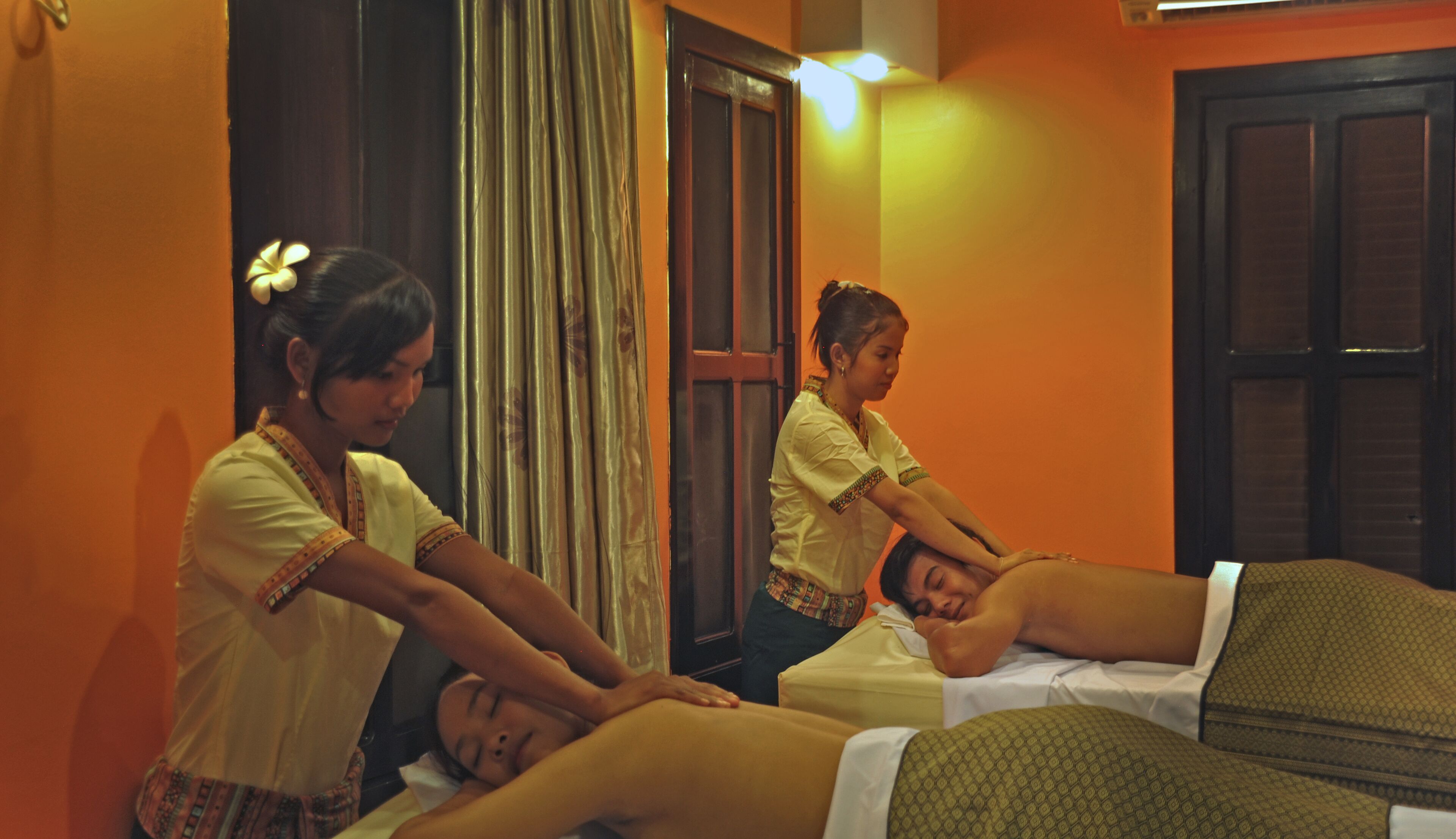 1 treatment room, massages