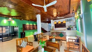 Khu tiếp khách ở sảnh