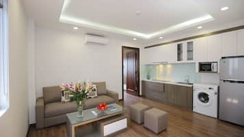 Smart TV, fireplace, heated floors