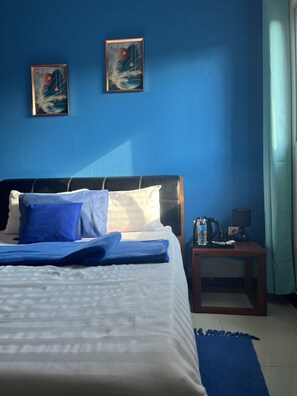 Zimmer | Schreibtisch, laptopgeeigneter Arbeitsplatz, kostenloses WLAN