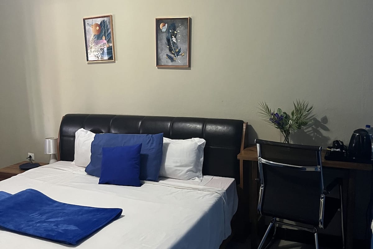 13 chambres, bureau, espace de travail pour ordinateur portable