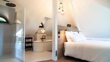 Studio | Individually decorated, individually furnished, free WiFi