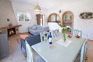 Dining - Lovely private country house (6P) with pool and magnificent views. Petfriendly. (Comares)