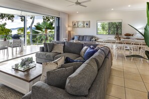 Smart TV - Blue Water Views 17 (Hamilton Island)