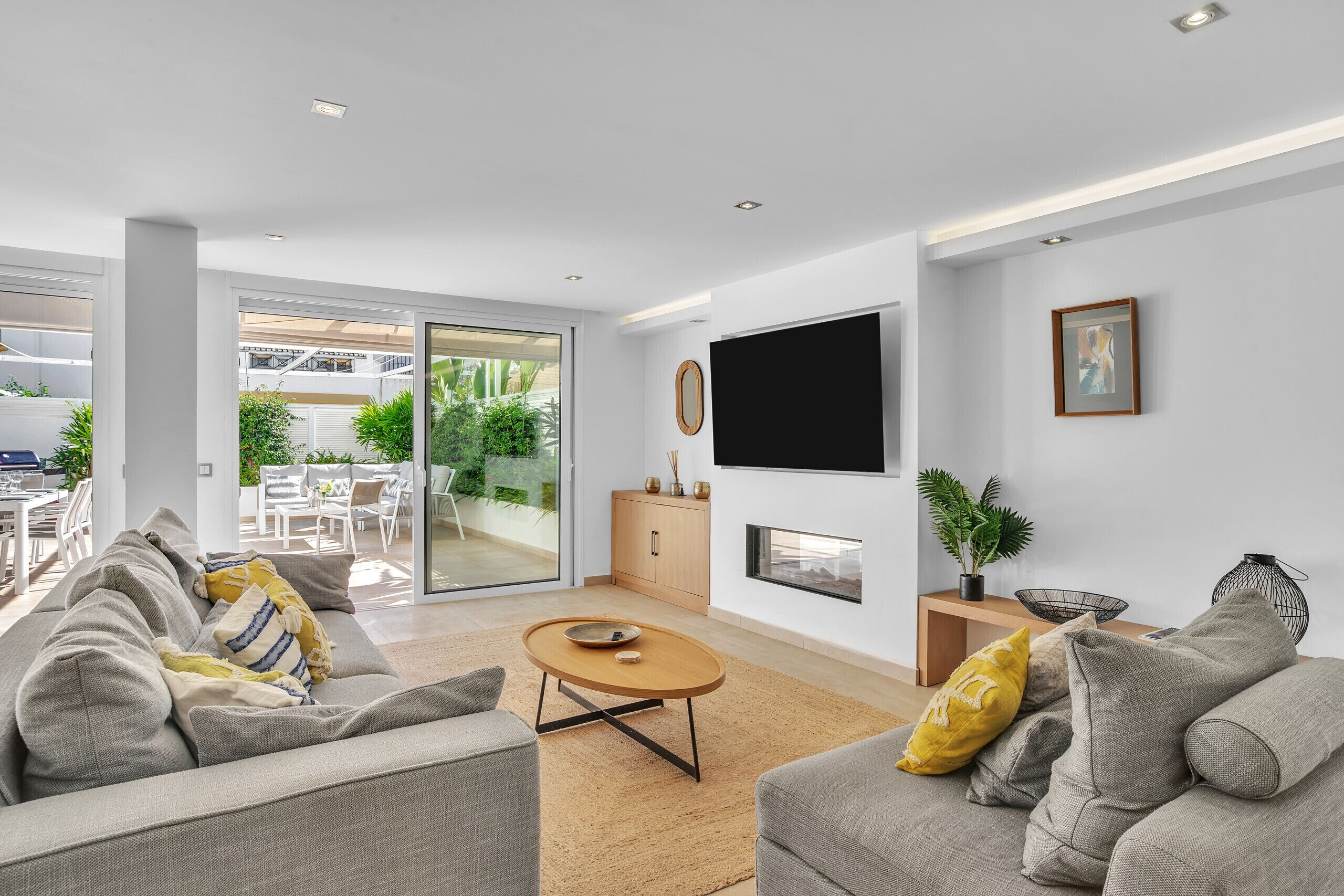 Télévision, cheminée