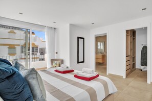 6 bedrooms, iron/ironing board, free WiFi, bed sheets