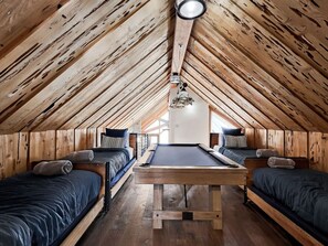 5 عدّة غرف نوم وسرير سفر وواي فاي مجانًا وملاءات أسرّة