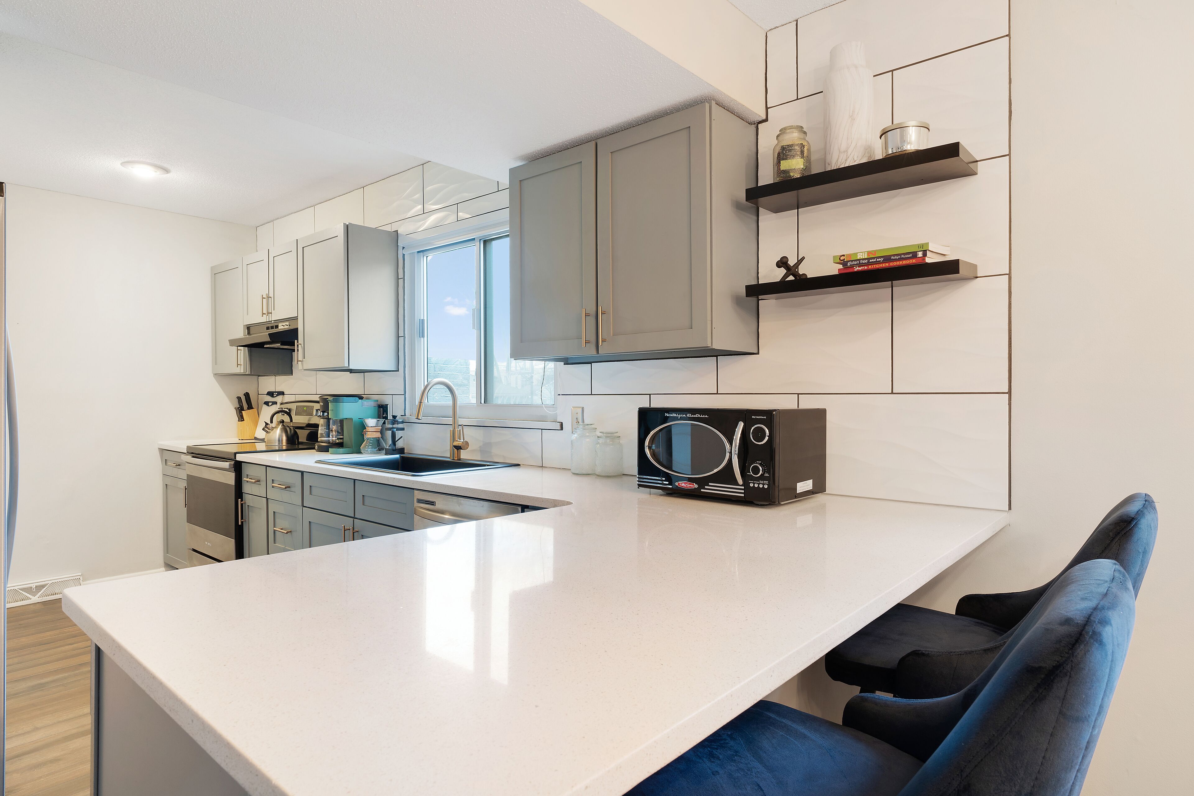 The Blackstone - Overland Park Beauty w/ Hot Tub