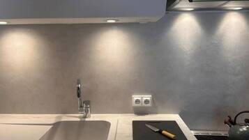 Réfrigérateur, four, plaque de cuisson, lave-vaisselle