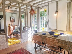 Dining - Le Nid de Chaume, 15 min from Honfleur 4/6P Charming little cottage, (Martainville)