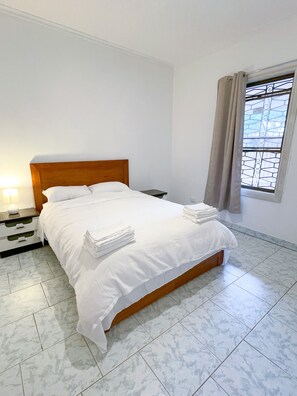 5 chambres, fer et planche à repasser, Wi-Fi, draps fournis