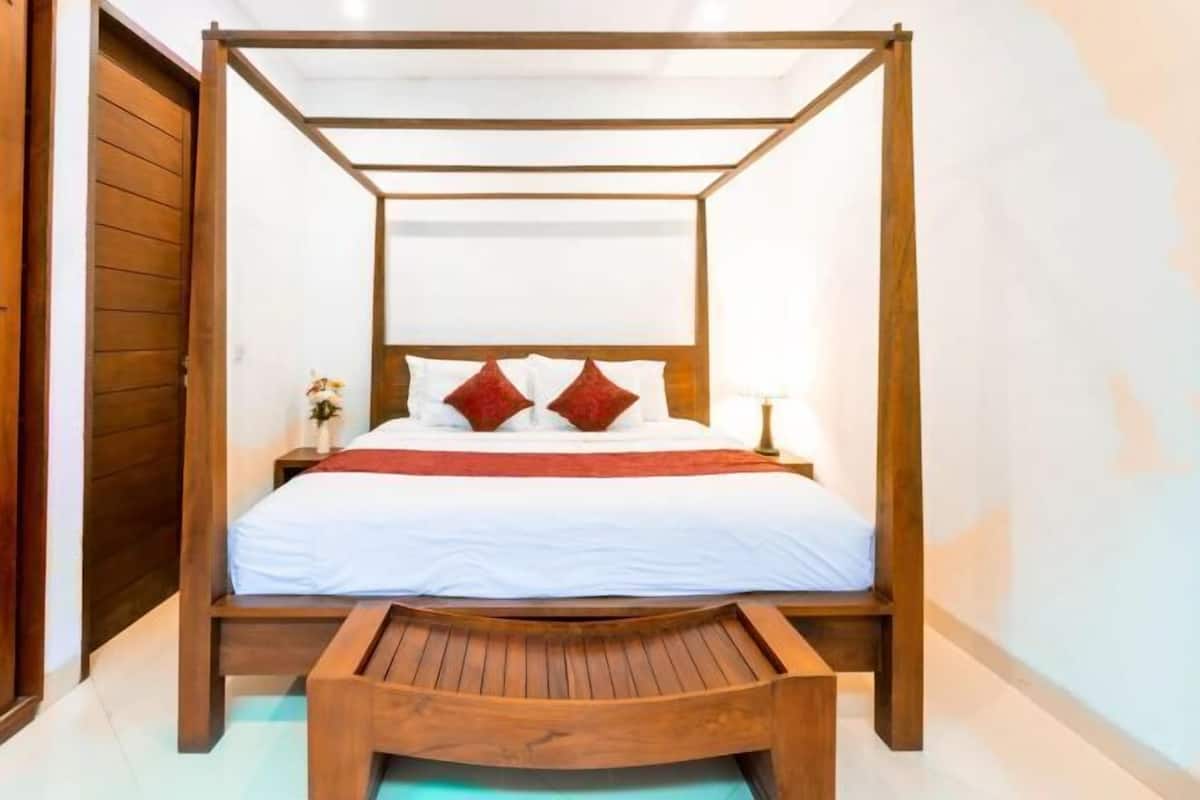 Escritorio, wifi gratis, ropa de cama