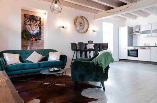 LUXURY | NEAR FRANKFURT | 8 PERSON 24/7 CHECK