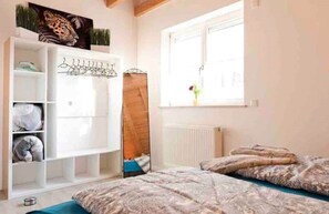 3 Schlafzimmer, Schreibtisch, Bügeleisen/Bügelbrett, WLAN