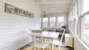 Dining - Driftwood Cottage (Scarborough)