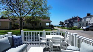 Outdoor dining - Driftwood Cottage (Scarborough)