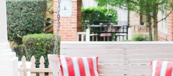 Sleek 2BR Unit | King Beds + High-Speed WiFi